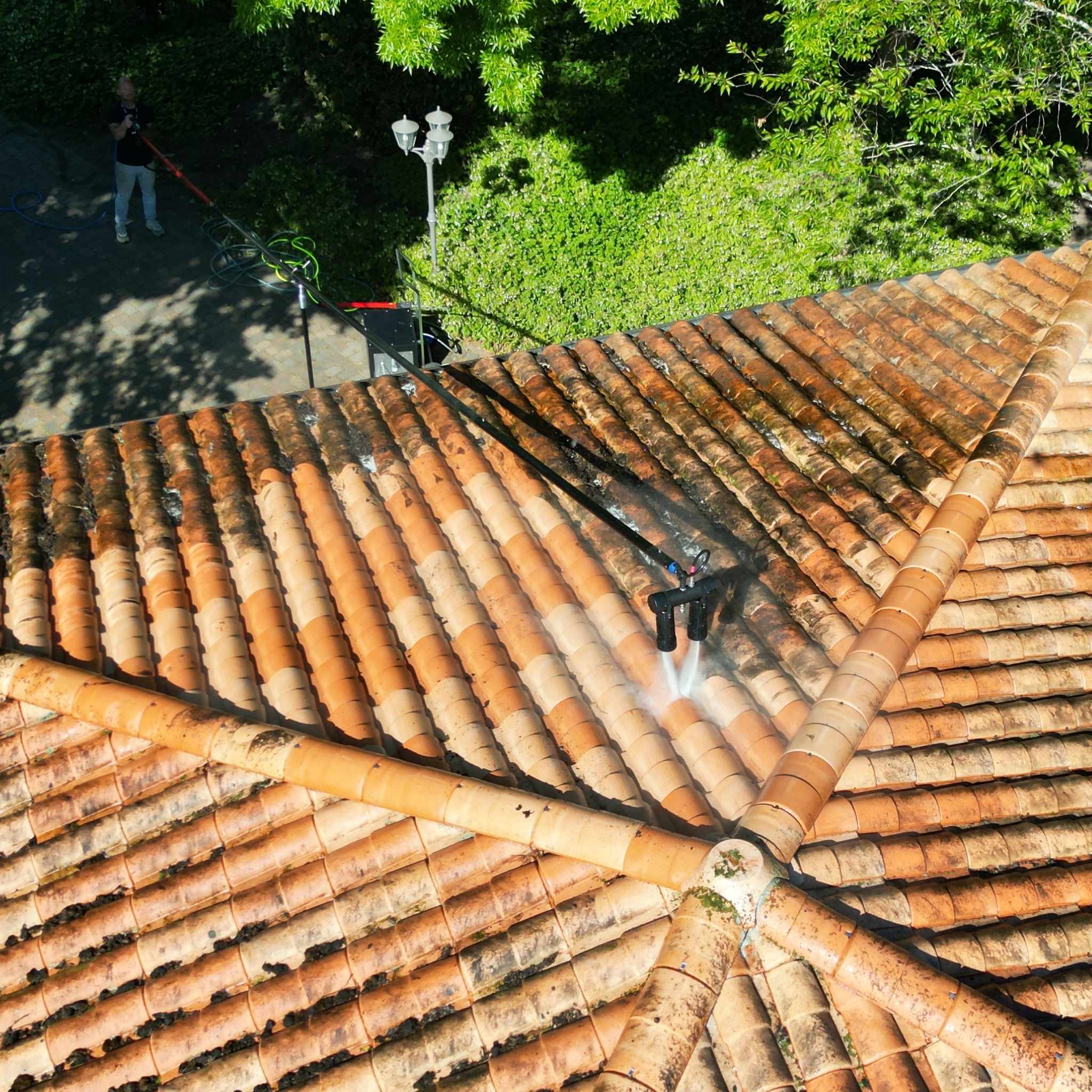 IONIC Roof Wand™ ULTRA Premium – BG-gefördertes Komplettsystem mit Carbon-Mast, SOLID+ Hochdruckreiniger & Hermes Schlauchtrommeln