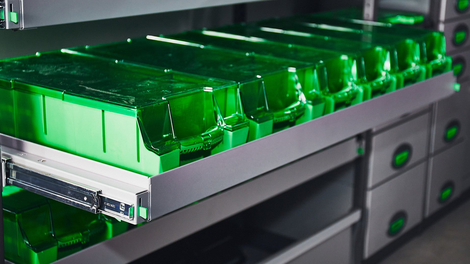 Professionelle Fahrzeugeinrichtung von System Edström – geplant, geliefert und eingebaut by OSA.